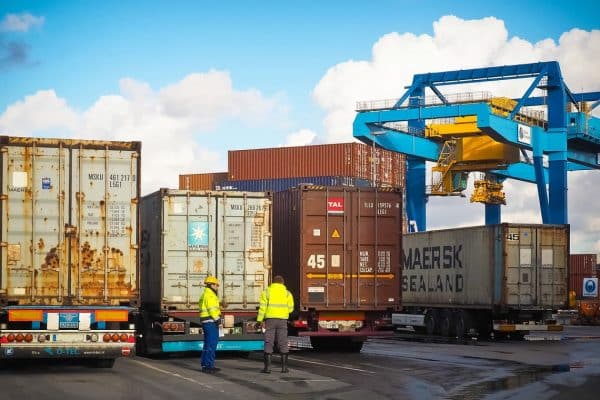 Tout savoir sur les portes pour quai de chargement
